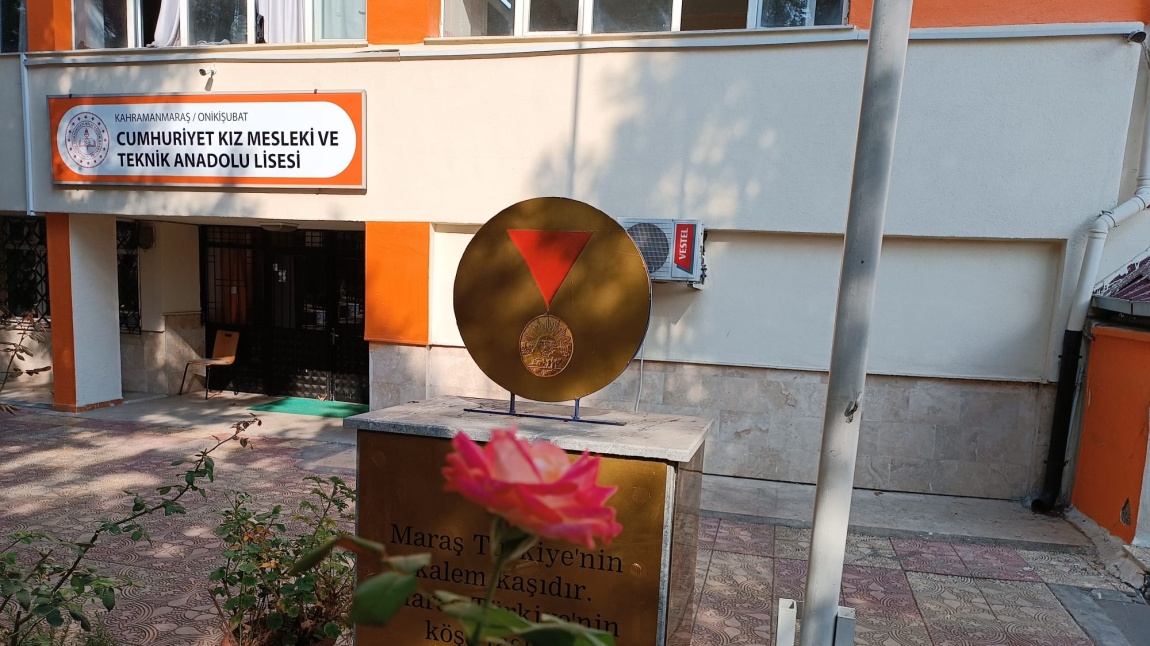 Cumhuriyet Kız Ticaret Mesleki ve Teknik Anadolu Lisesi Fotoğrafı